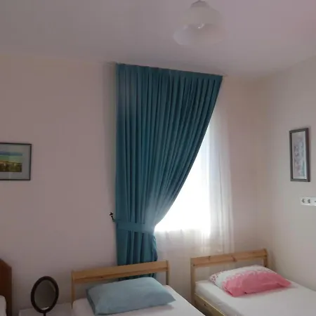 Villasleeps10-Pool-Bbq-Mountainview-Ac-Parking